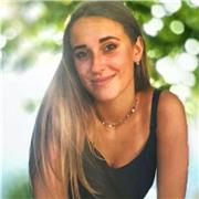 Studentessa di università di chimica e tecnologie chimiche